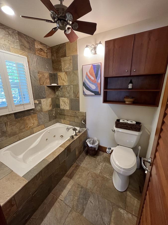 Master Jetted Tub