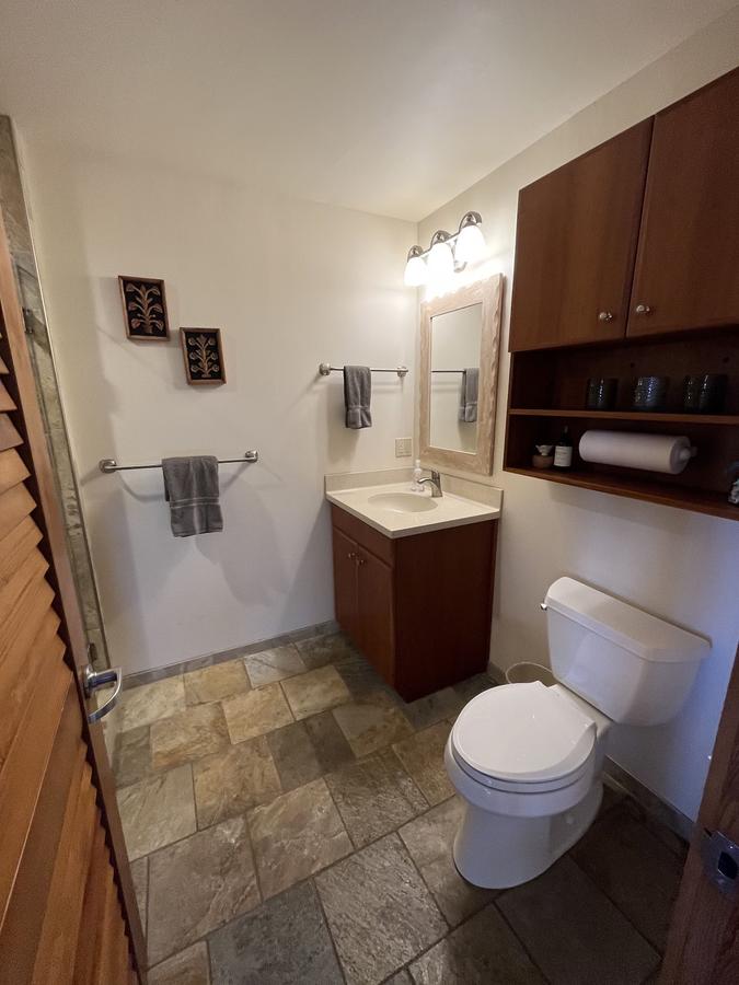 2nd Upstairs Bathroom